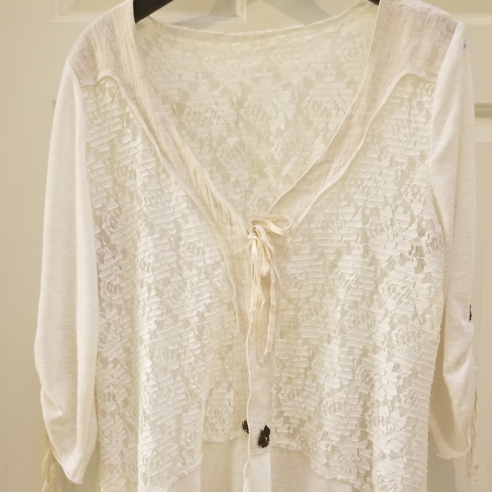 Stunning Lacey open 3/4 tied top - Picture 2 of 4